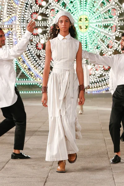 Look 18